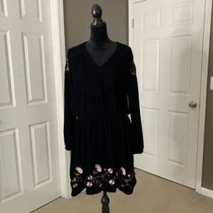 A.N.A. Velvet long sleeve black dress embroidery